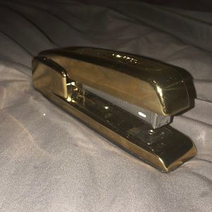 Swingline solid gold stapler🤩🤩🤩